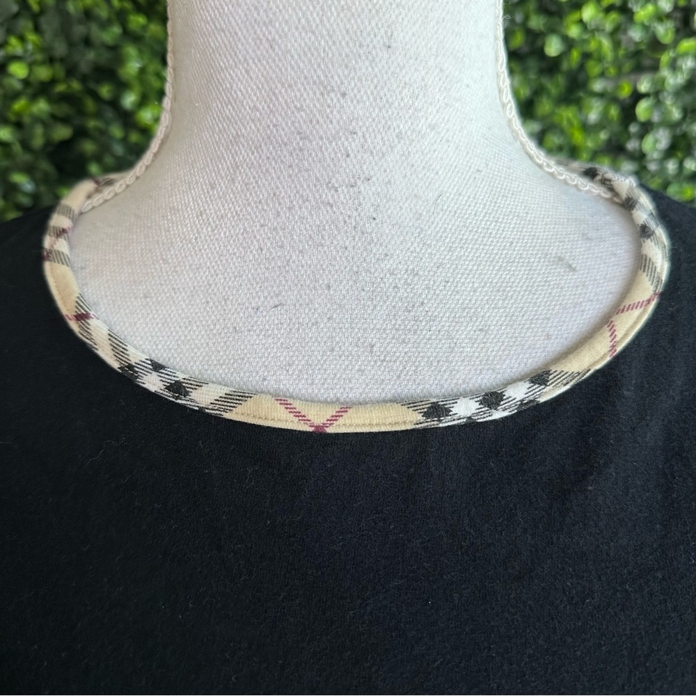 Burberry Black Tee with Red Logo and nova check Patterned Collar short sleeve - Picture 3 of 12